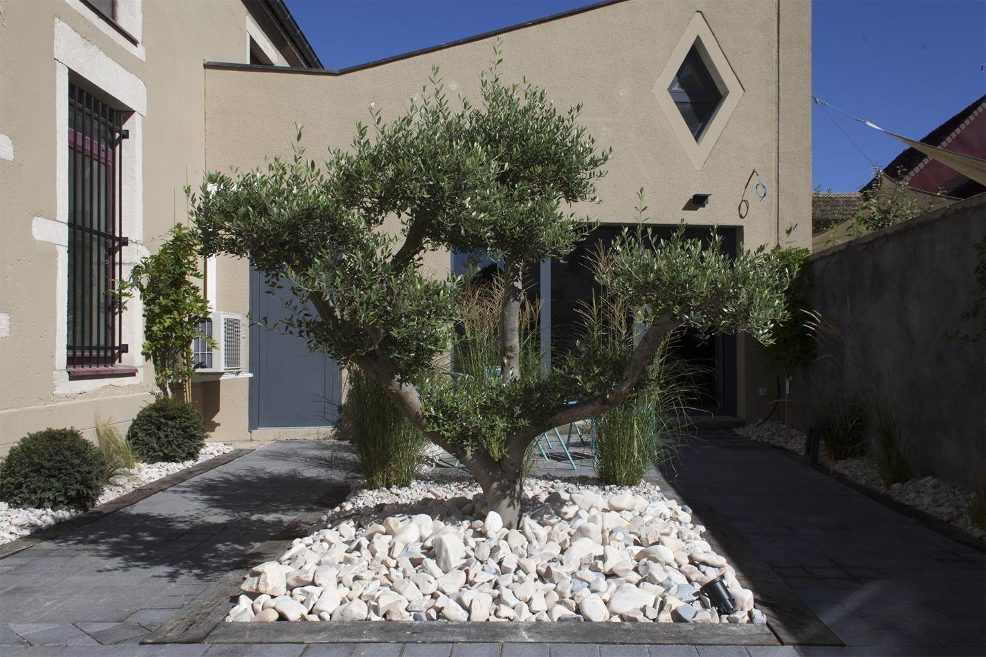 Appart Hotel Eugenie Louhans Esterno foto