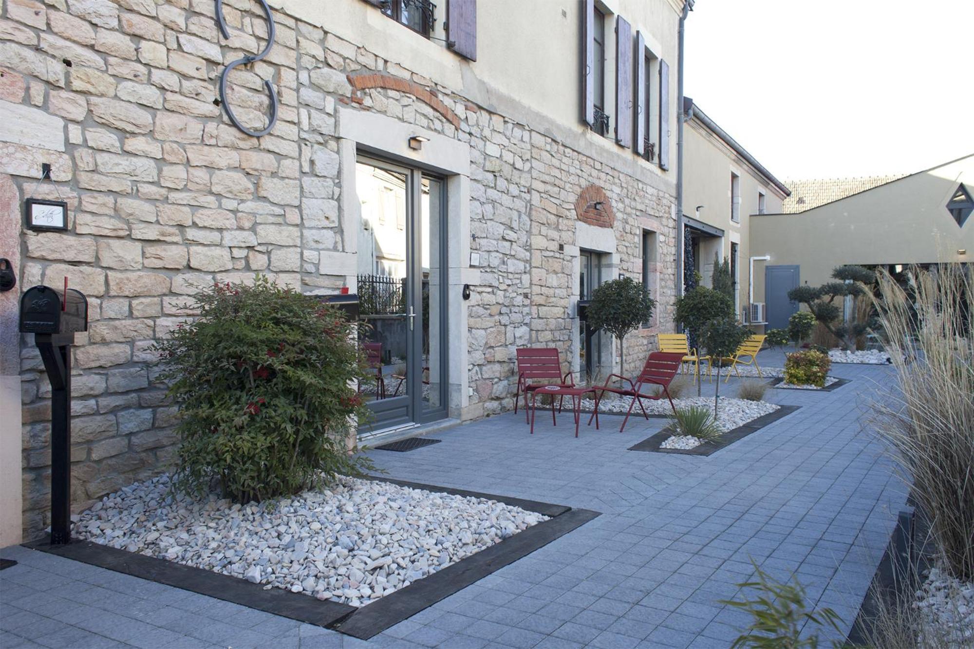 Appart Hotel Eugenie Louhans Esterno foto